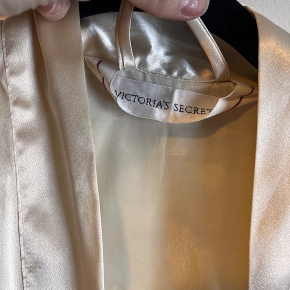 Victoria’s Secret Robe - Picture 2 of 3